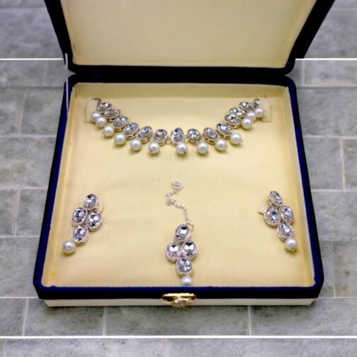 Diamond look newest crystal And Pearl Choker Set - Image 3