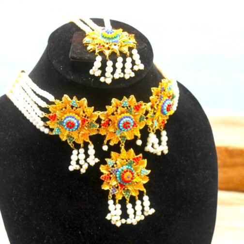 Stylish And Colorful Traditional Nauratan Choker Set - Image 2