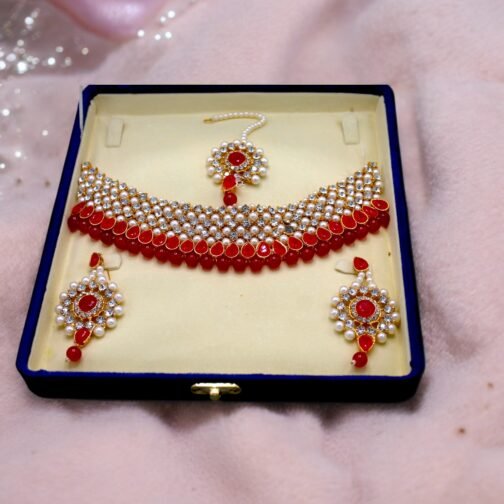 Delicate And Sober Set with Diamond Stones And Pearl