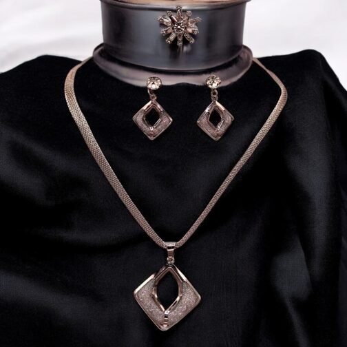 square mesh style necklace set - Image 3