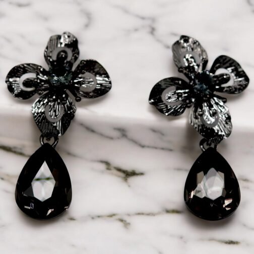 Black floral ear rings with stone Leafe
